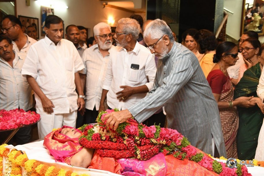 Celebrities-Pay-Homage-to-Vijaya-Nirmala-Garu